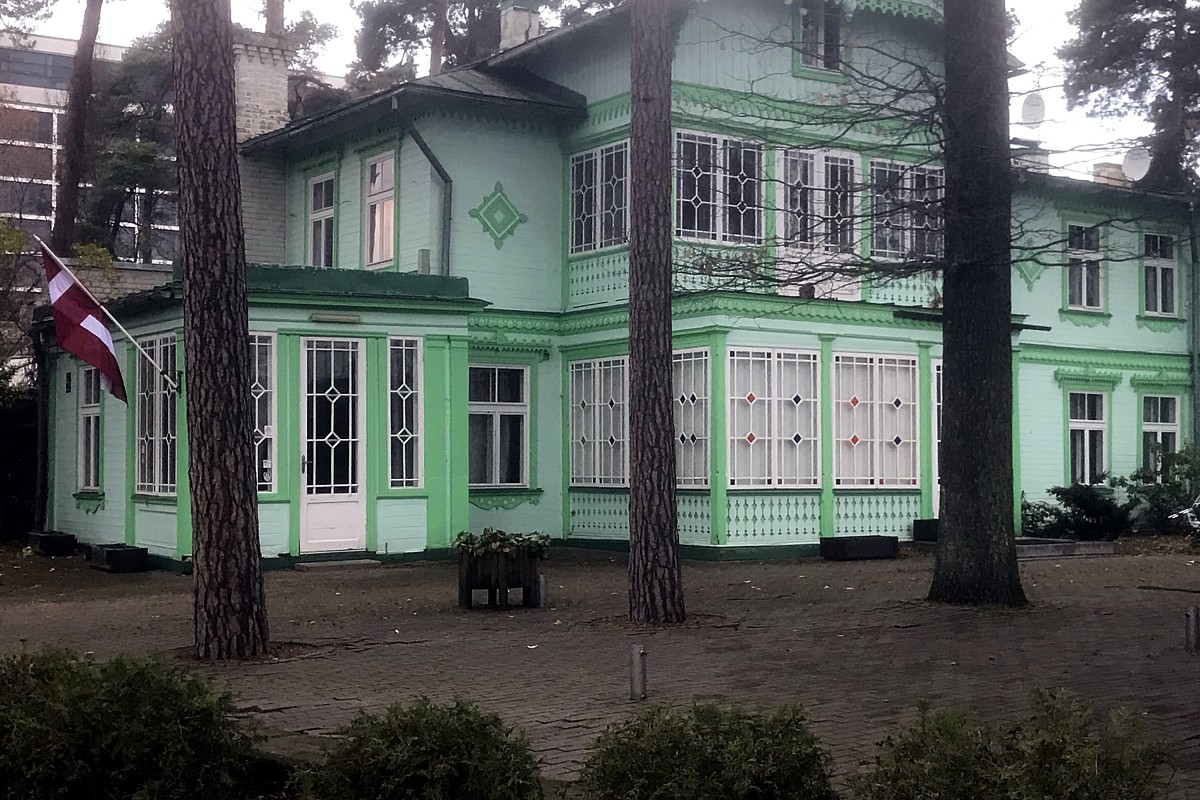 Typisches Holzhaus in Jurmala