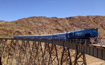 Zug- und Bahnreisen weltweit Bahnreise mit dem Tren a las Nubes