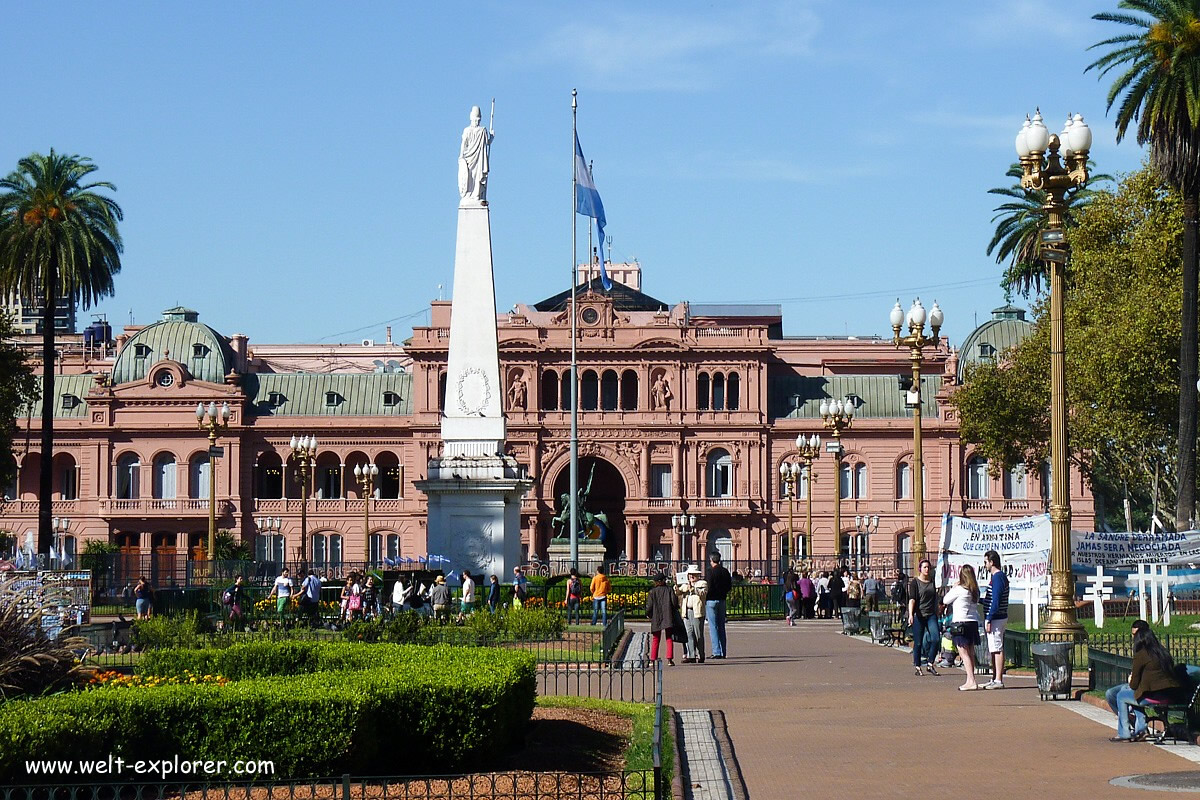 Plaza de Mayo mit der Casa Rosada