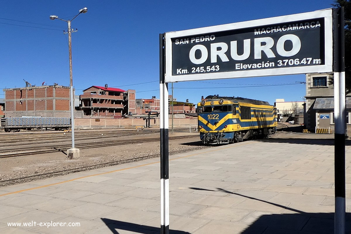 Bolivianische Lokomotive im Bahnhof von Oruro
