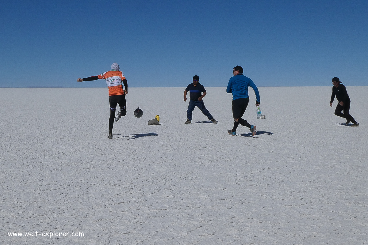 Salziges Fussballspiel Bolivien-Style