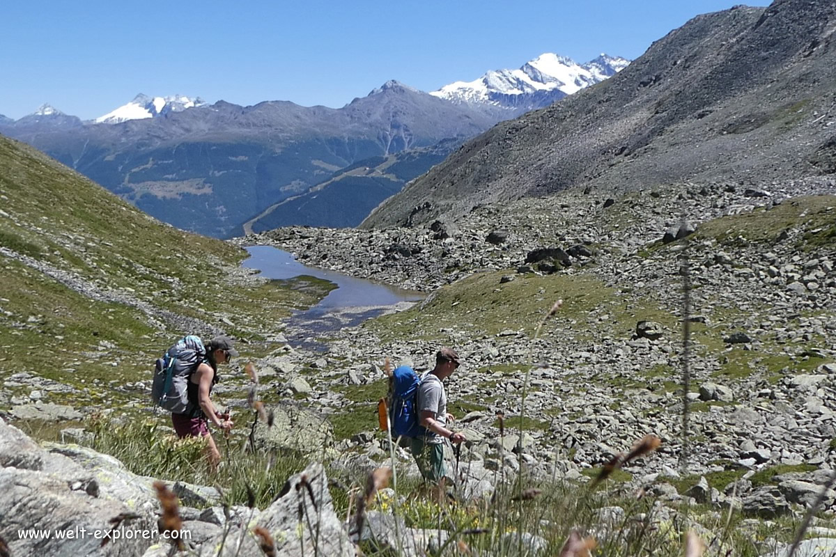 Wanderer auf dem Augstbordpass