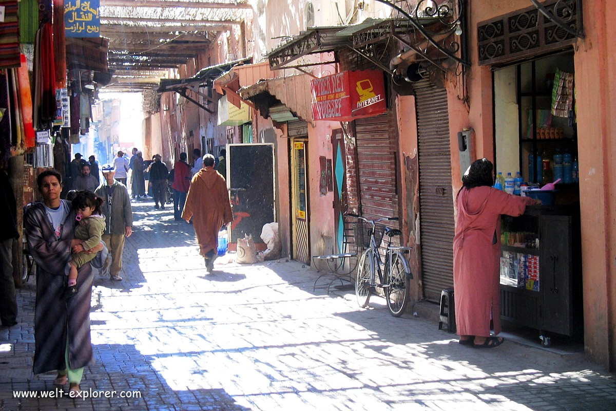 Souk in der Medina von Marrakesch