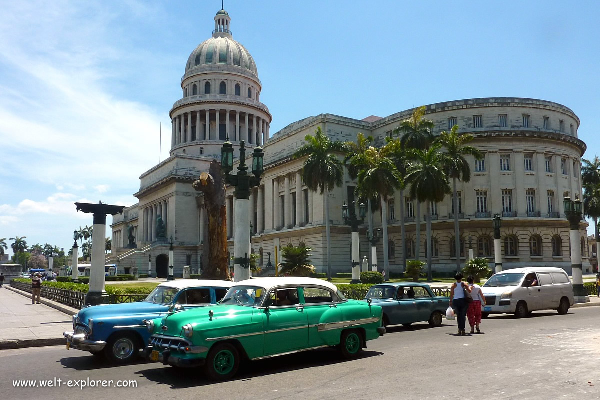Oldtimer vor Havannas Kapitol