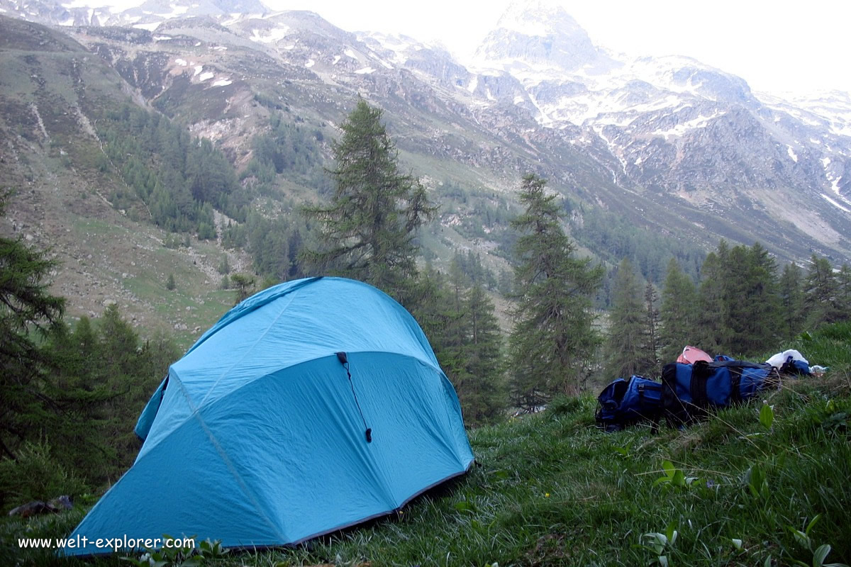 Wildes Zelten in den Schweizer Alpen