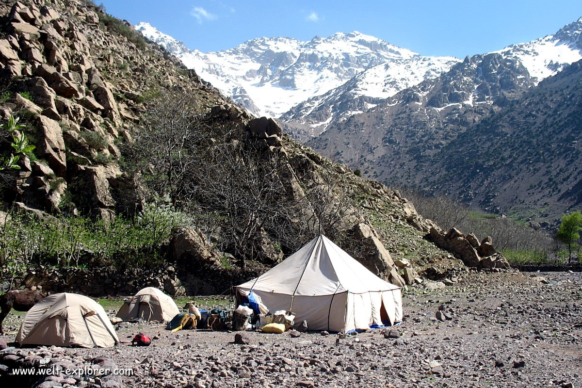 Zelte im Camp im Atlas Gebirge