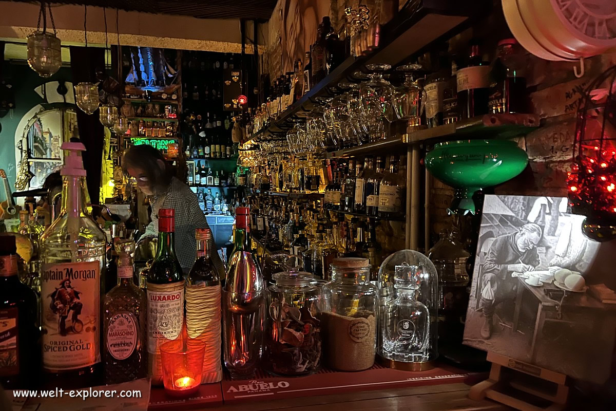 Hemingway Bar und Tirana Nachtleben