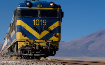 Bahnreise mit dem Expreso del Sur nach Uyuni Bahnreise von Oruro nach Uyuni mit dem Expreso del Sur
