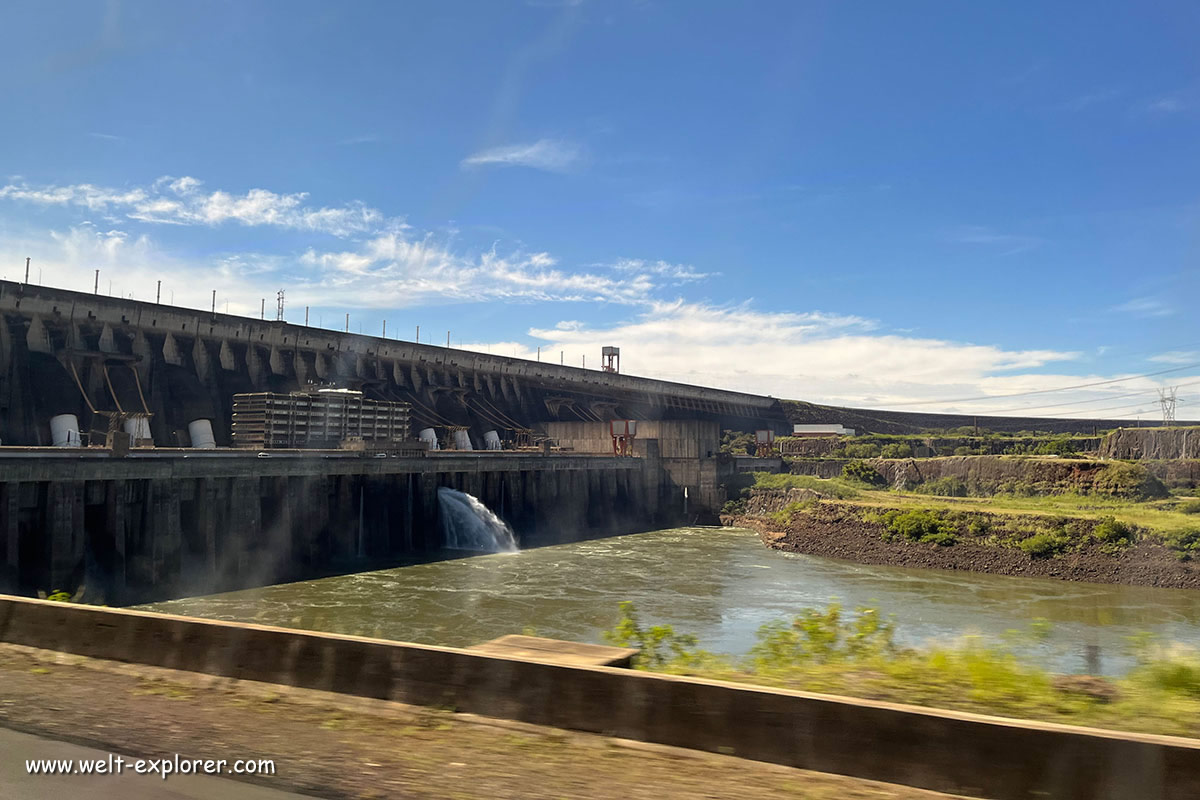 Itaipu Staudamm und Wasserkraftwerk in Paraguay