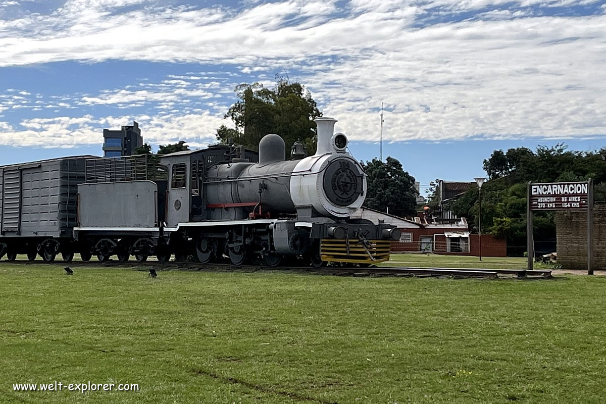 Lokomotive im Bahnhof von Encarnación