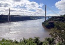 Ciudad del Este die Stadt des Ostens im Dreiländereck Ciudad del Este die Stadt im Osten beim Dreiländereck