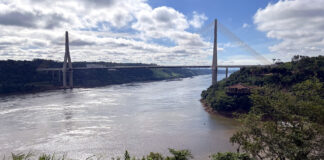 Ciudad del Este die Stadt des Ostens im Dreiländereck Ciudad del Este die Stadt im Osten beim Dreiländereck