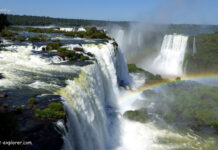 Iguazu Wasserfälle – eine Welt aus Wasser Welt Explorer beim Iguazu Wasserfälle im Nationalpark in Argentinien