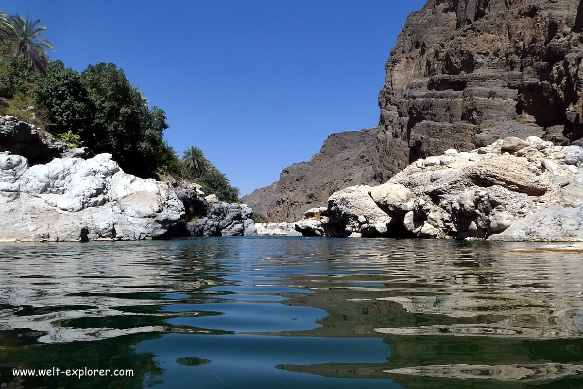 See zum Schwimmen in einem Wadi in Oman