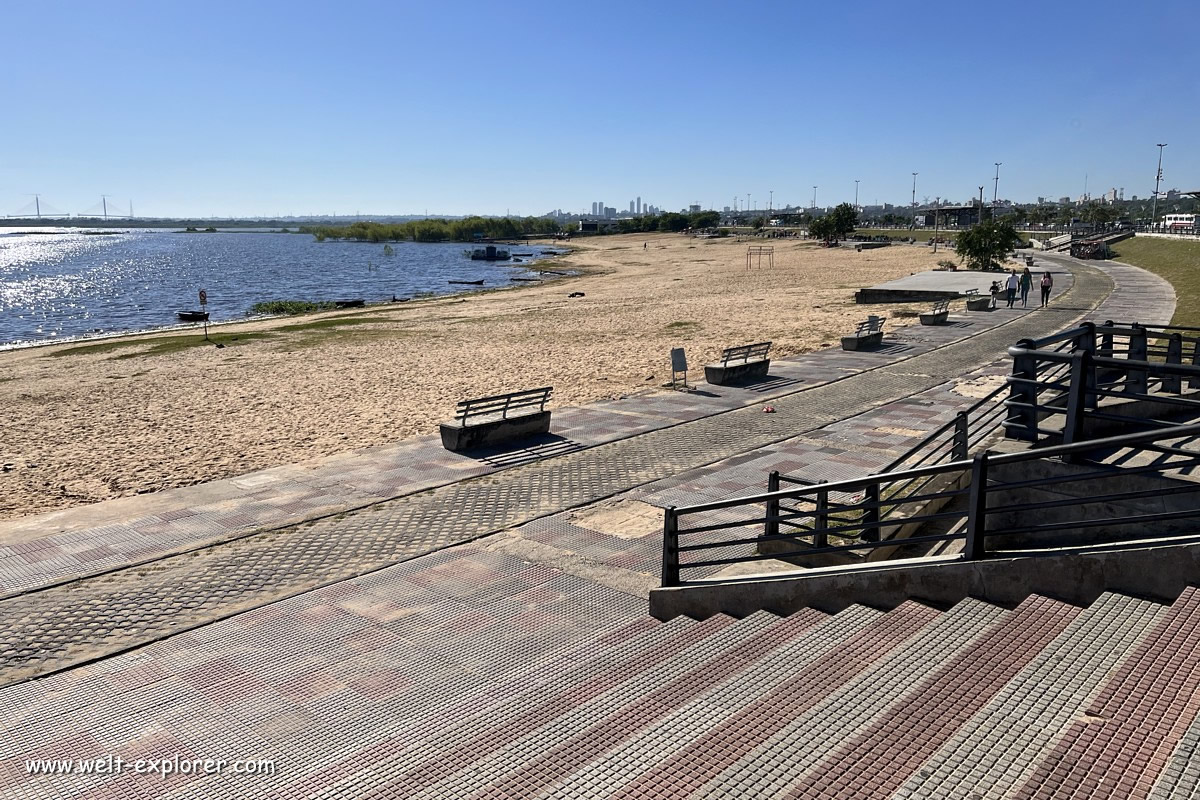 Promenade an der Costanera am Rio Paraguay