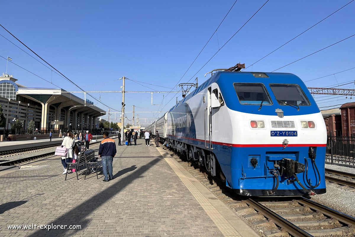 Anreise mit dem Zug unterwegs in Usbekistan