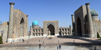 Samarkand: Mythische Stadt an der Seidenstrasse Registan-Platz in Samarkand, Seidenstrasse in Usbekistan