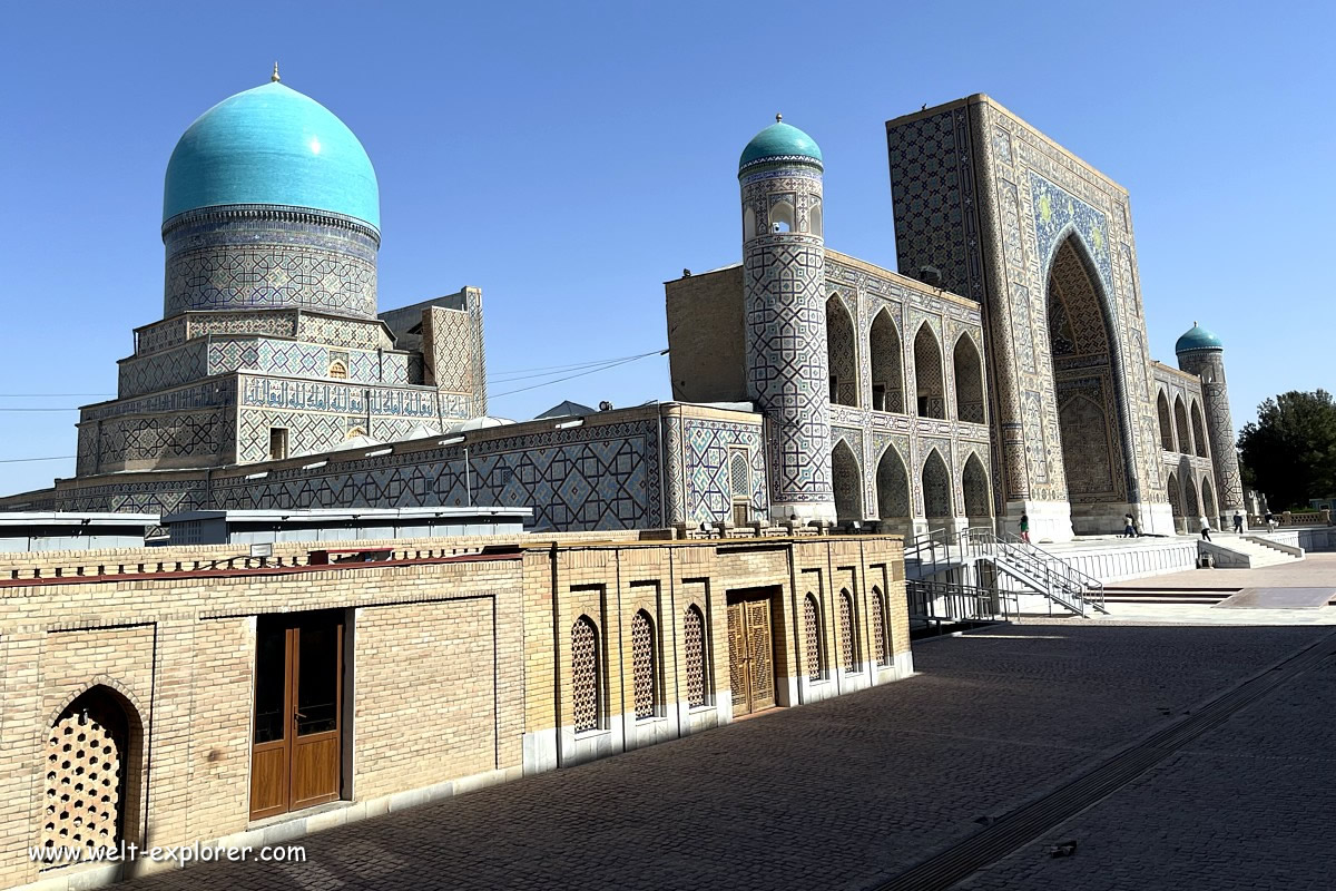 Tillakori Moschee am Registan-Platz in Samarkand