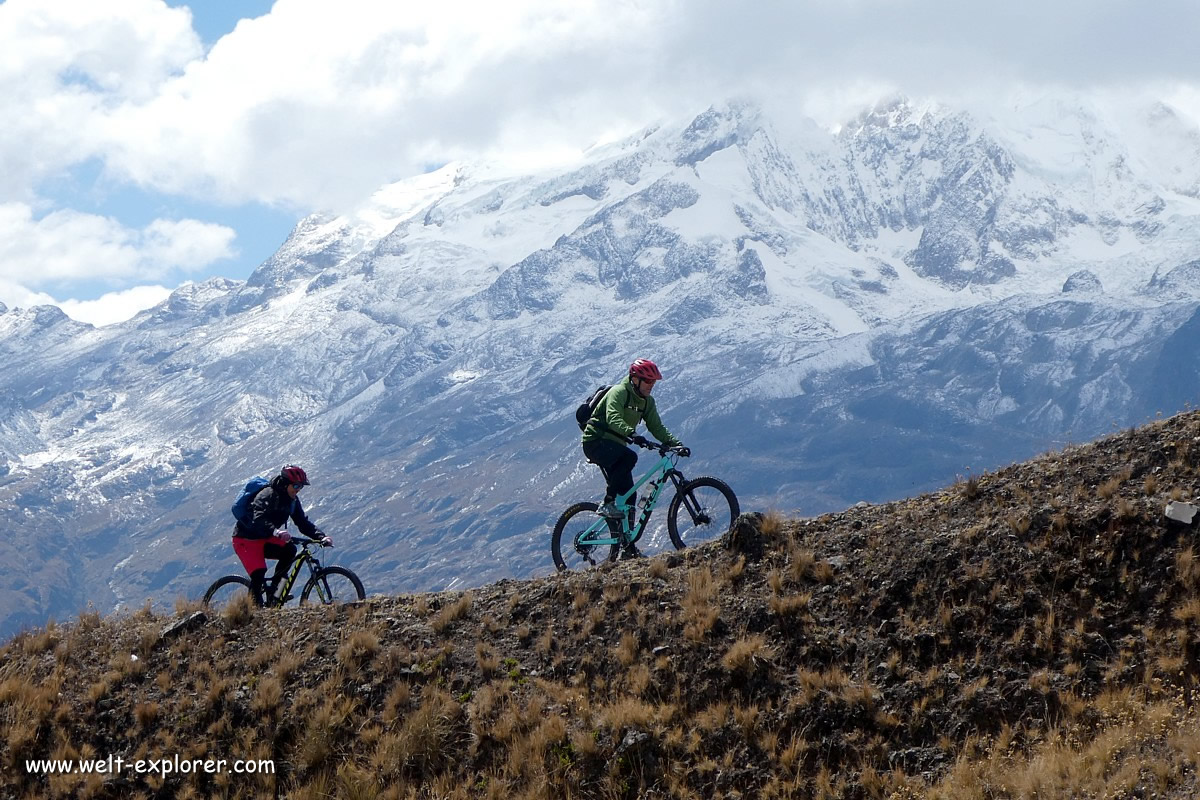 Mountainbiking in den bolivianischen Anden in Südamerika