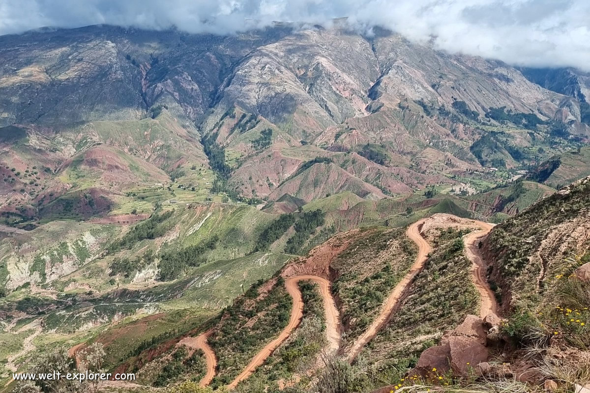 Cordillera de los Frailes mit dem Krater von Maragua