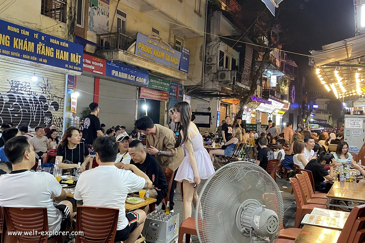 Nachtleben in der Walking Street im Hanoi Old Quarter