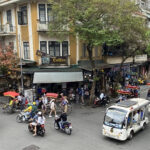 Reiseabenteuer in Vietnams Hauptstadt Hanoi Strasse im Alten Viertel Old Quarter in Vietnams Hauptstadt Hanoi
