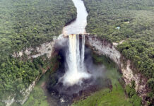 Kaieteur Wasserfall und Nationalpark in Guyana Kaieteur Wasserfall und Nationalpark in Guyana