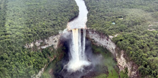 Kaieteur Wasserfall und Nationalpark in Guyana Kaieteur Wasserfall und Nationalpark in Guyana