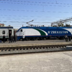 Reise mit dem Zug von Taschkent entlang der Seidenstrasse Zugreise und Bahnreise durch Usbekistan in Zentralasien