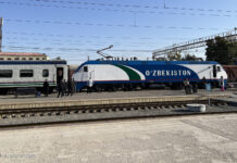 Reise mit dem Zug von Taschkent entlang der Seidenstrasse Zugreise und Bahnreise durch Usbekistan in Zentralasien