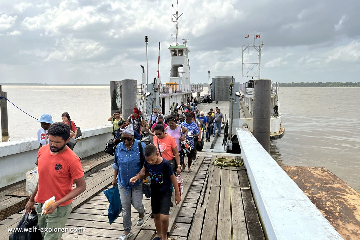 Reise mit der Fähre von Guyana nach Suriname