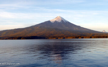 Puerto Varas, Lago Llanquihue und Vulkan Osorno Puerto Varas am Lago Llanquihue mit dem Vulkan Osorno