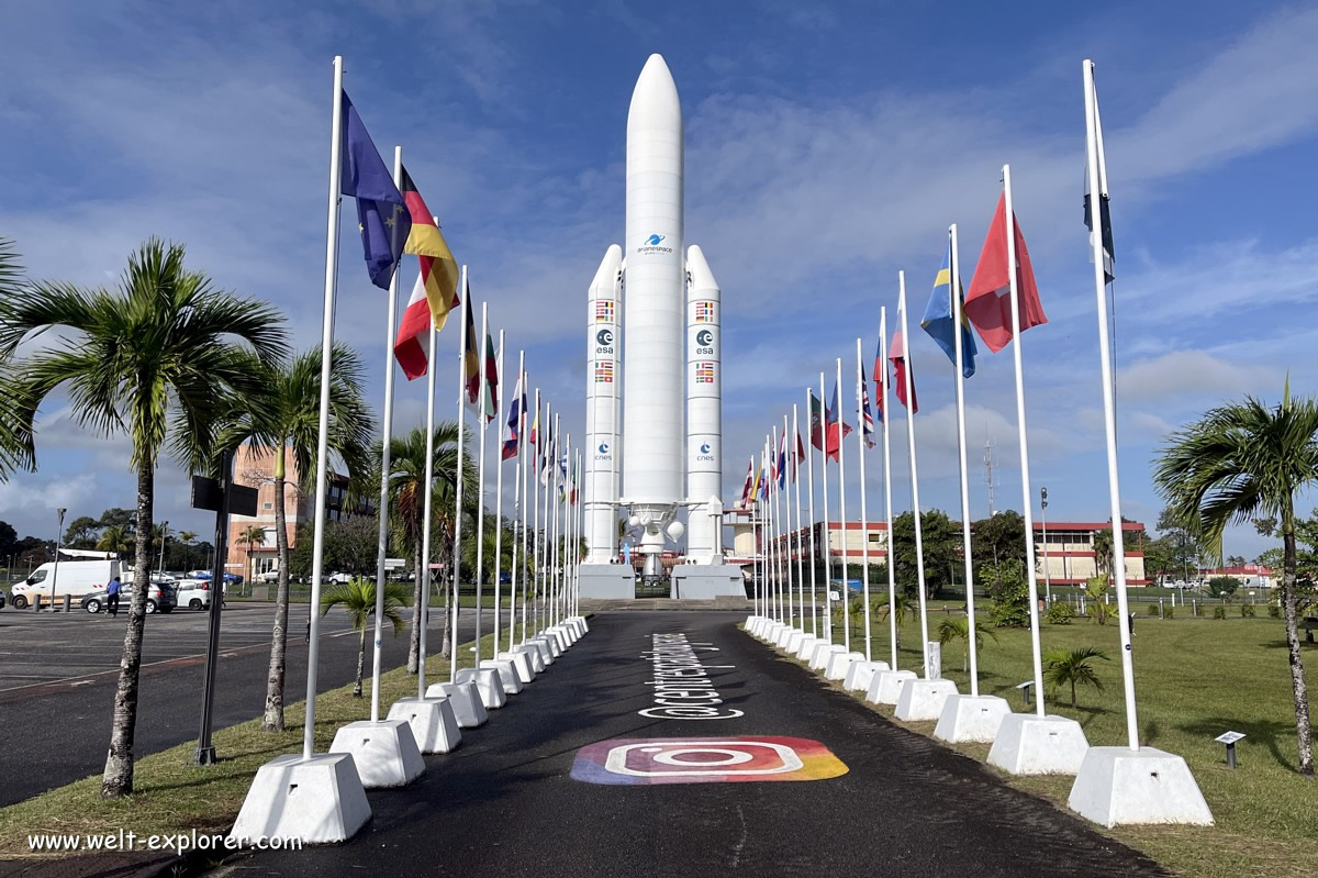 Ariane Rakete im Weltraumbahnhof von Kourou