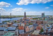 Riga: Highlights in der lettischen Hauptstadt Panorama von Lettlands Hauptstadt Riga