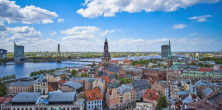 Riga: Highlights in der lettischen Hauptstadt Panorama von Lettlands Hauptstadt Riga