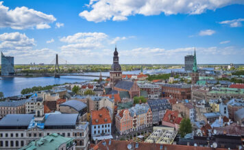 Riga: Highlights in der lettischen Hauptstadt Panorama von Lettlands Hauptstadt Riga