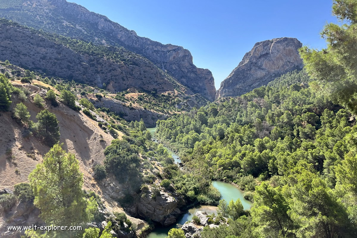Andalusiens Landschaft mit Gaitanes-Schlucht und Guadalhorce-Fluss