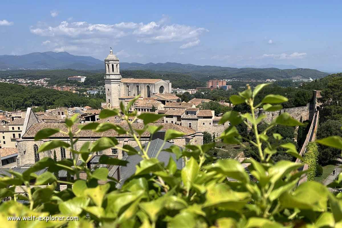 Panorama und Stadtmauer von Girona
