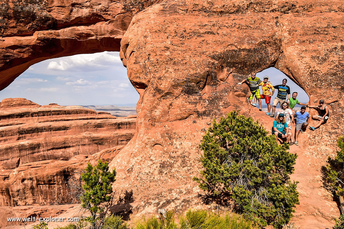 Welt Explorer im Arches Nationalpark beim Partition Arch