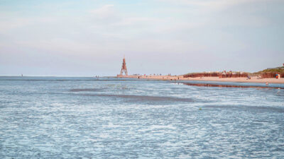 Cuxhaven: Urlaub am Tor zur Nordsee Urlaub in Cuxhaven an der Nordsee mit Wahrzeichen Kugelbake