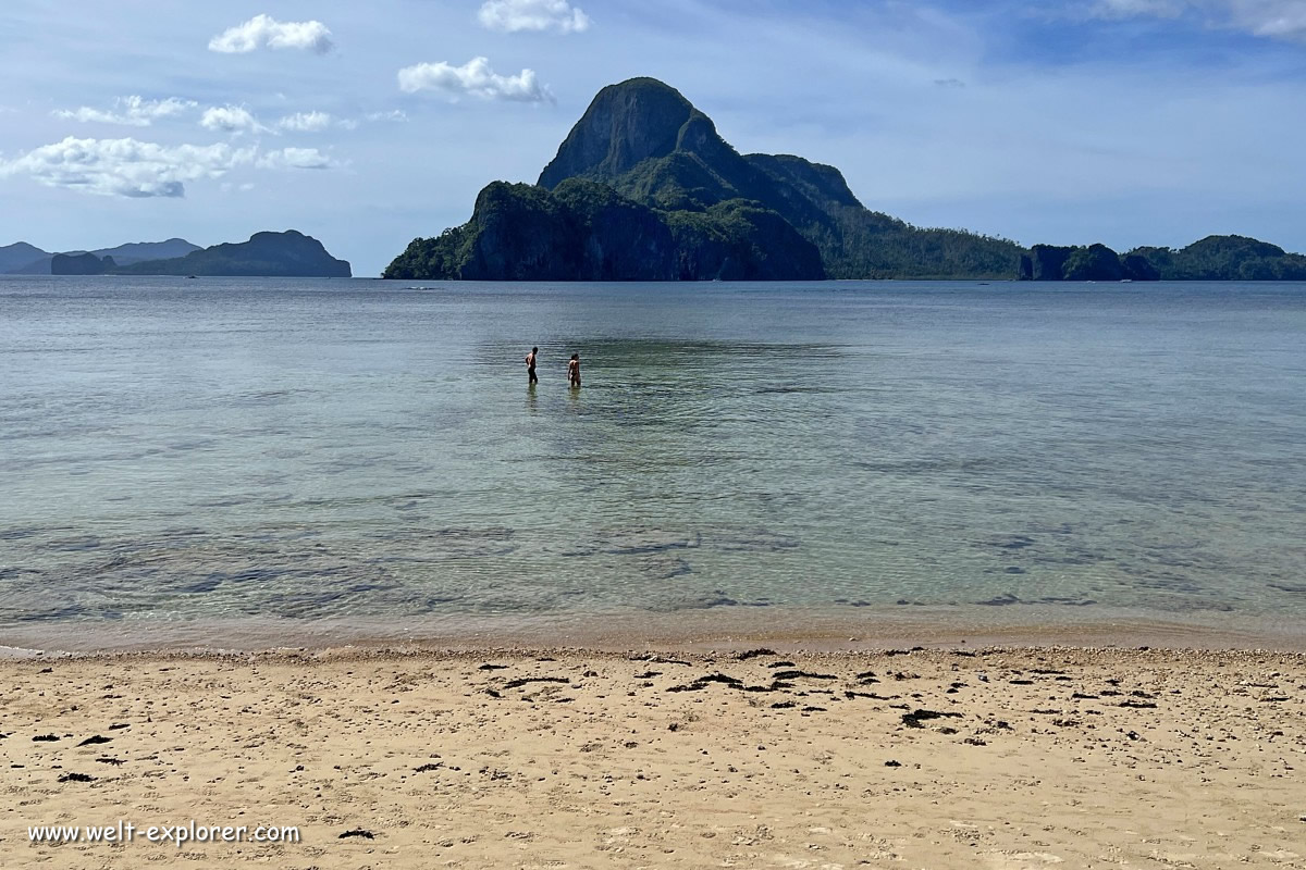 Urlaub, baden, schwimmen am Strand der Philippinen