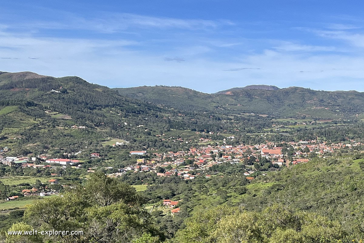 Panorama und Aussicht auf das Bergdorf Samaipata