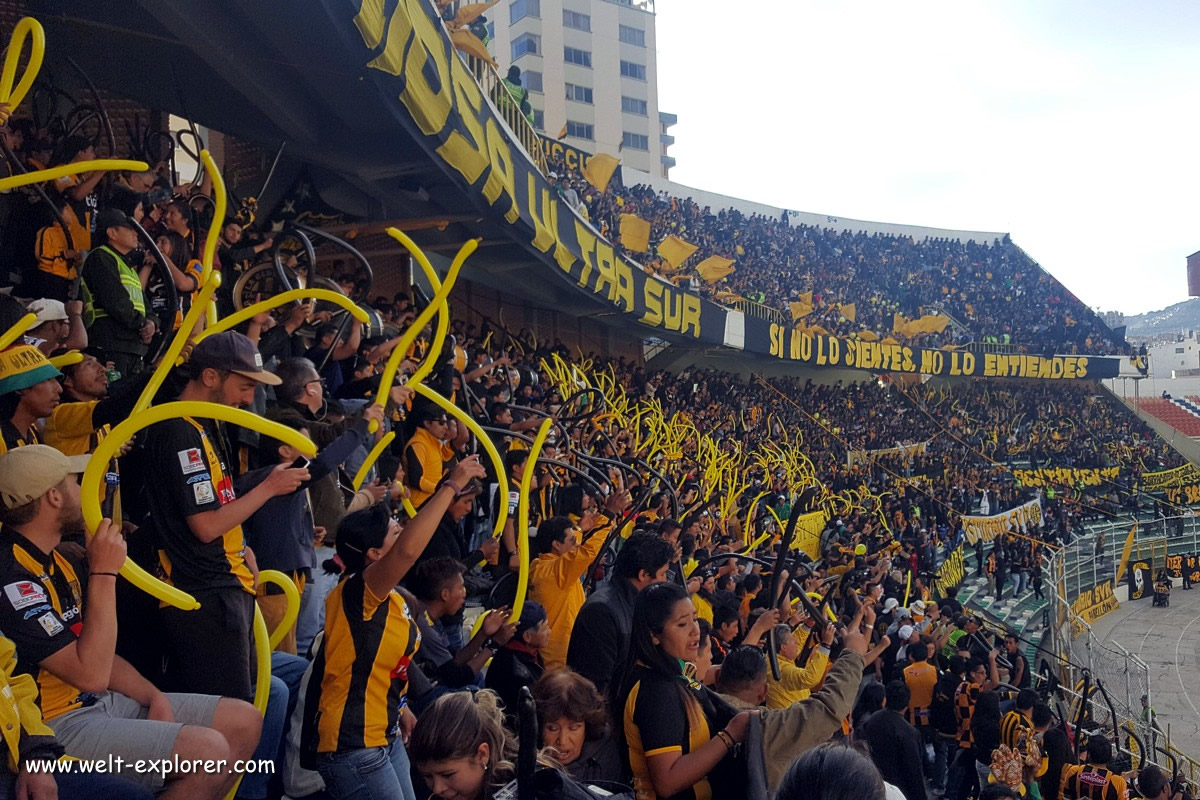 Bolivianischer Fussballclub The Strongest im Stadion in La Paz