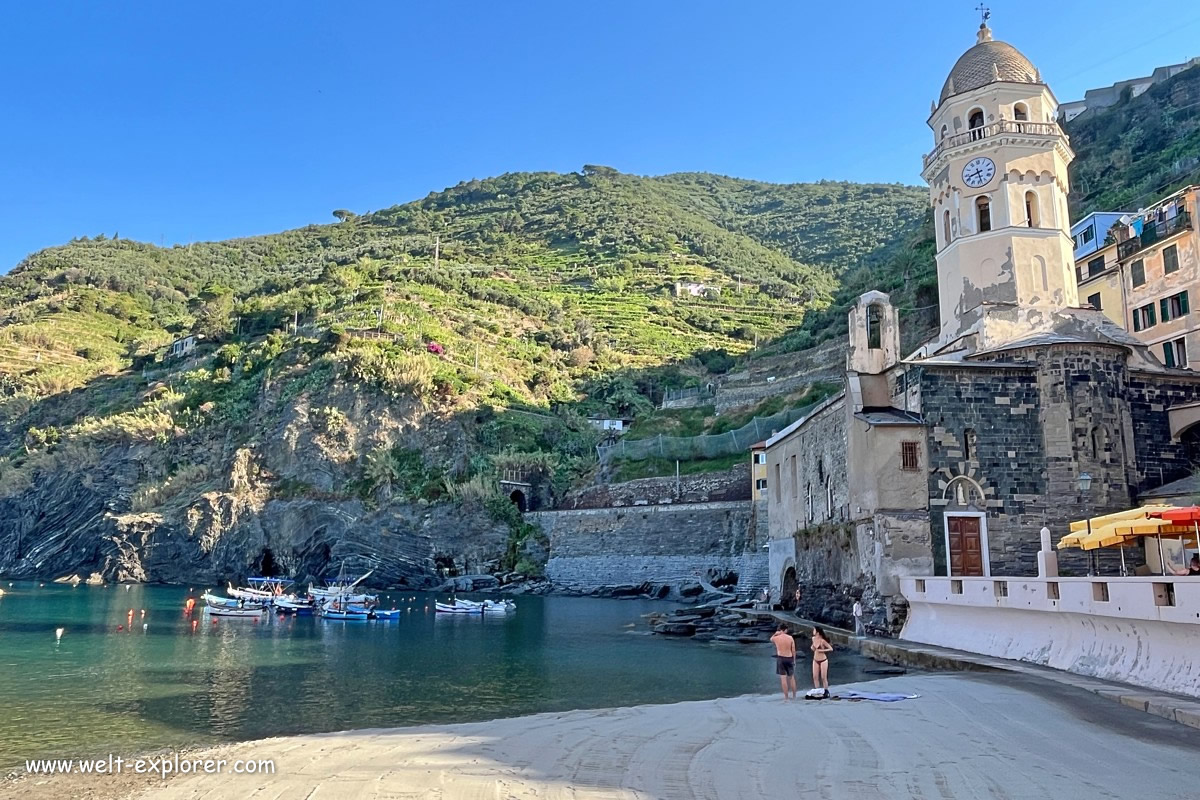 Strand und Bucht von Vernazza