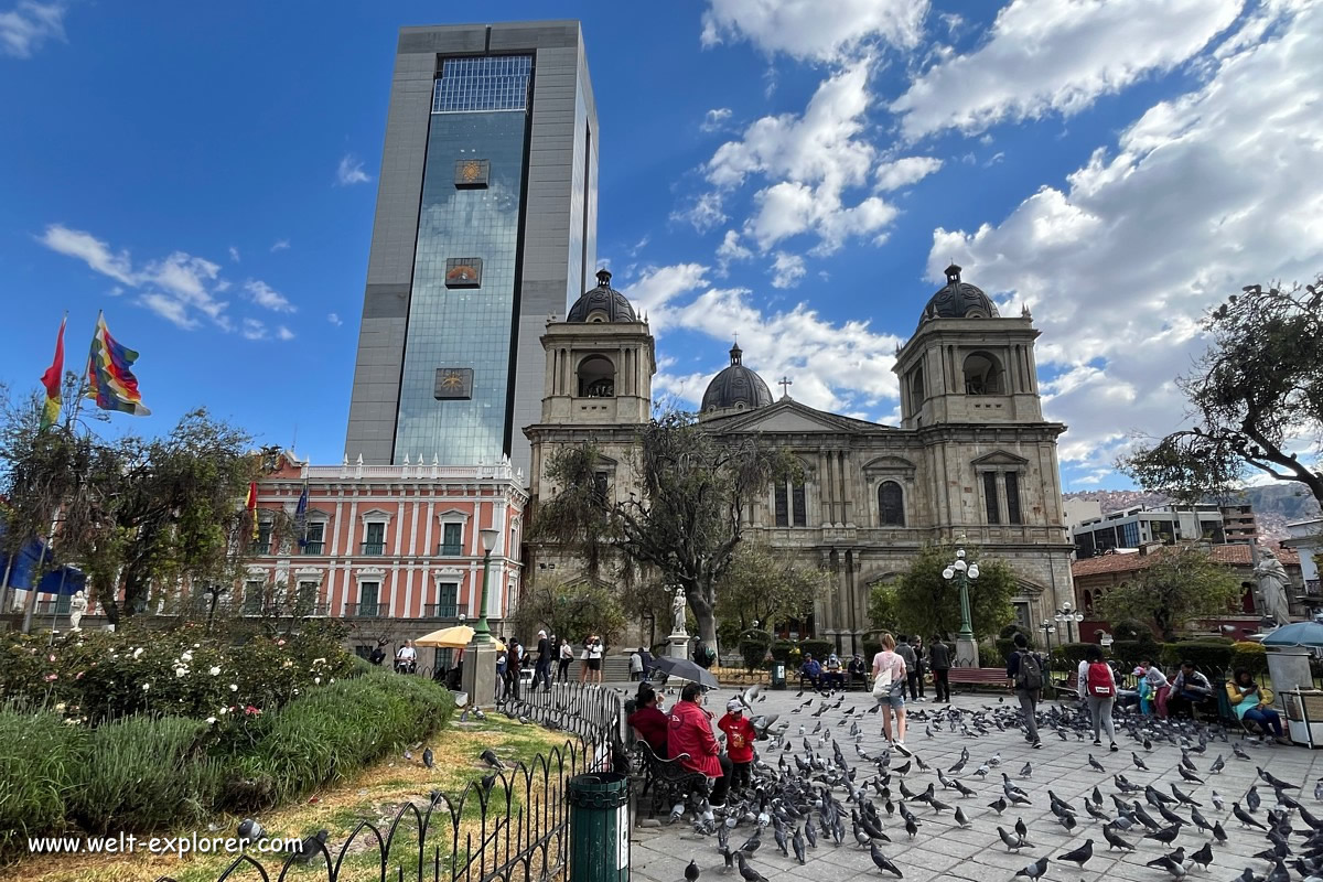 Kathedrale und Regierungspalast auf der Plaza Murillo