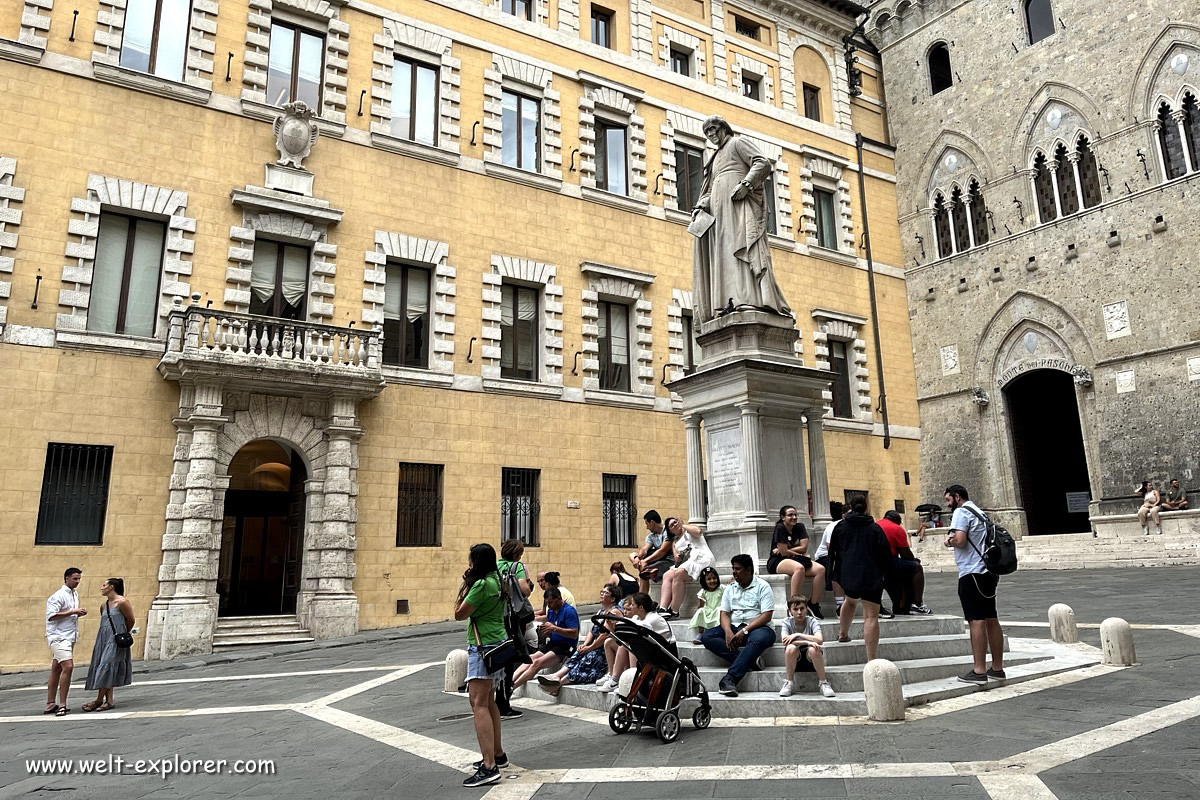 Piazza Salimbeni