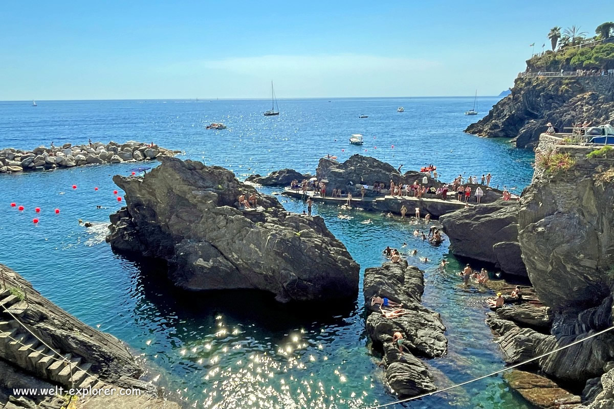 Schwimmen und baden im ligurischen Meer