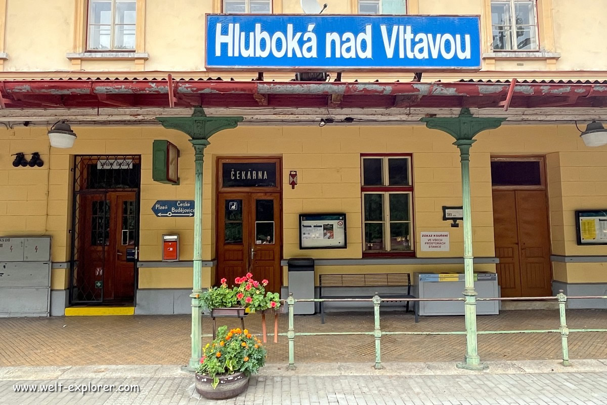 Anreise mit dem Zug am Bahnhof Hluboka nad Vltavou