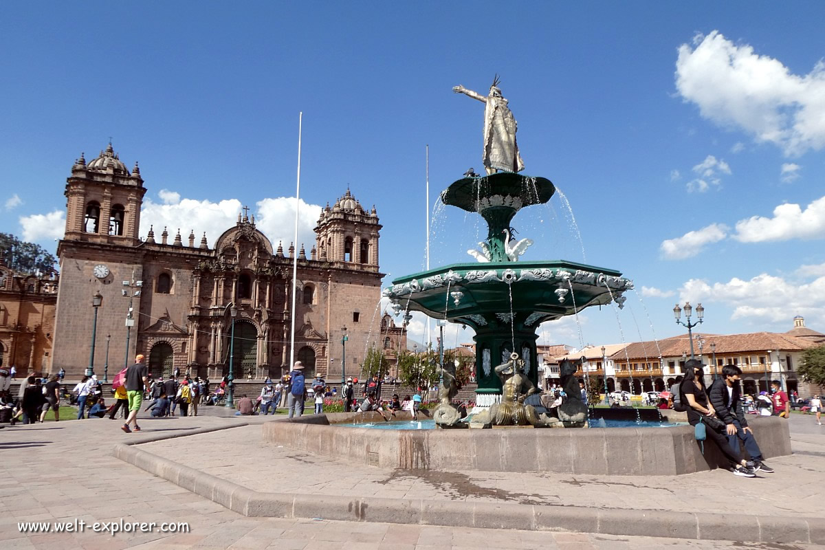 Plaza de Armas mit Kathedrale von Cusco